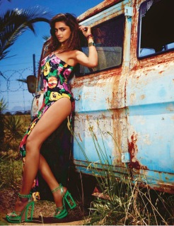 Deepika Padukone Flaunting her Hot Long Legs in One-sided Open Dress